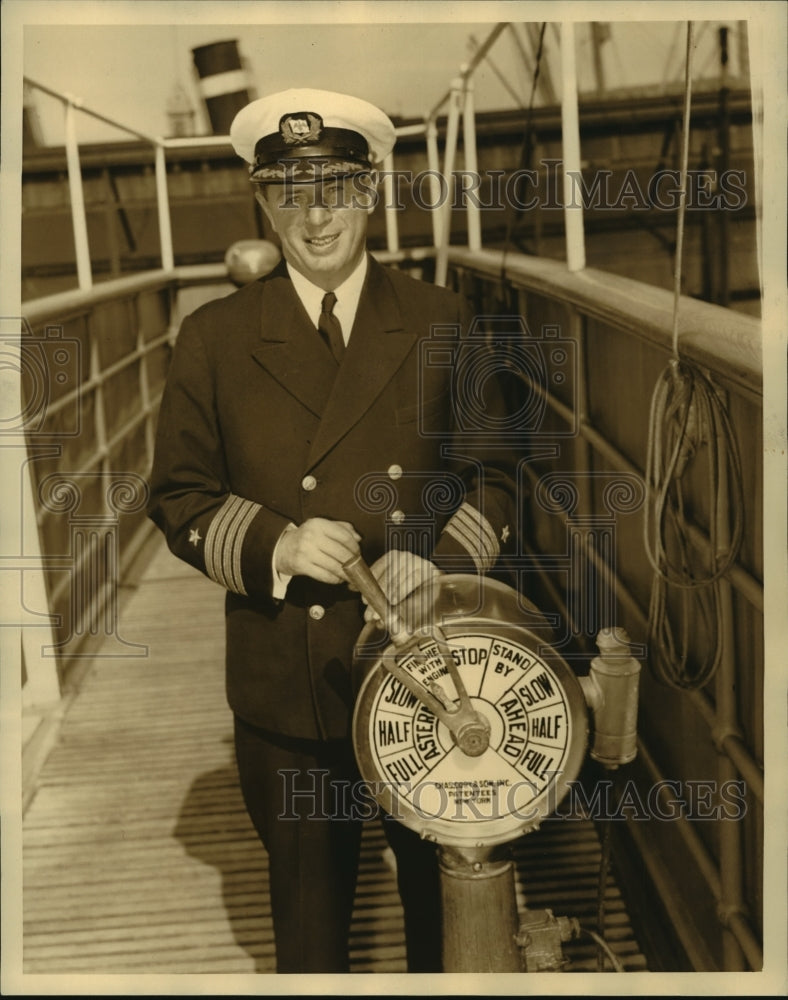 1935 Press Photo SS President Harding & Captain Harold L Winslow - Historic Images