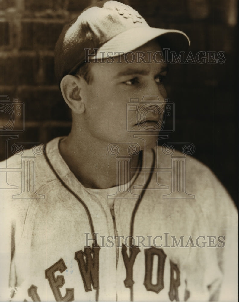 Press Photo New York baseball player in his uniform at a game - lfx01758 - Historic Images