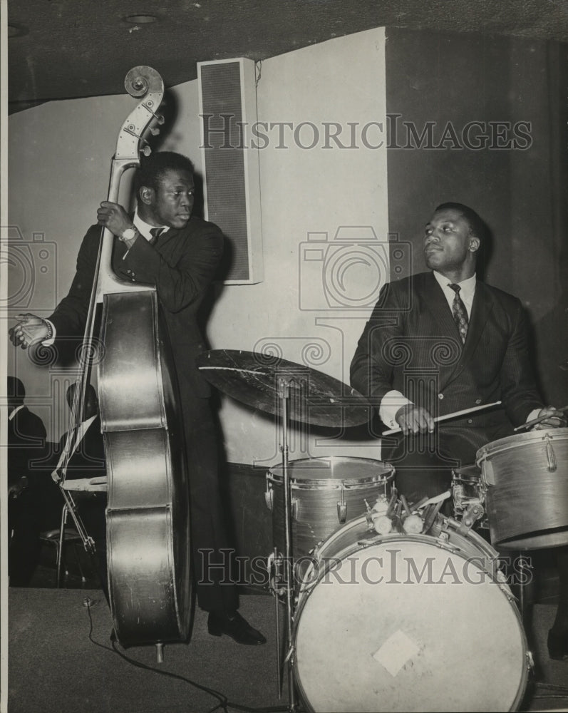 Professional boxers Emile Griffith, Joe Frazier playinh instruments - Historic Images