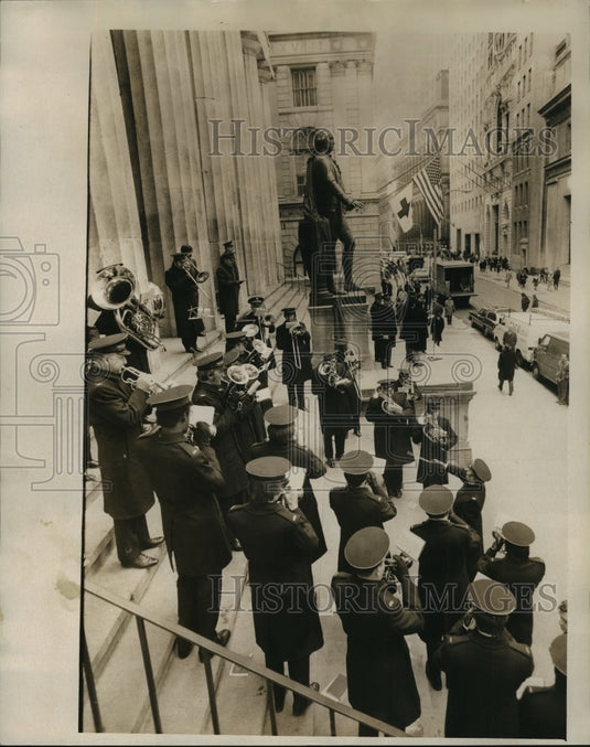 1979 Salvation Army band & Derek Smith at NYC Federal Hall - Historic Images
