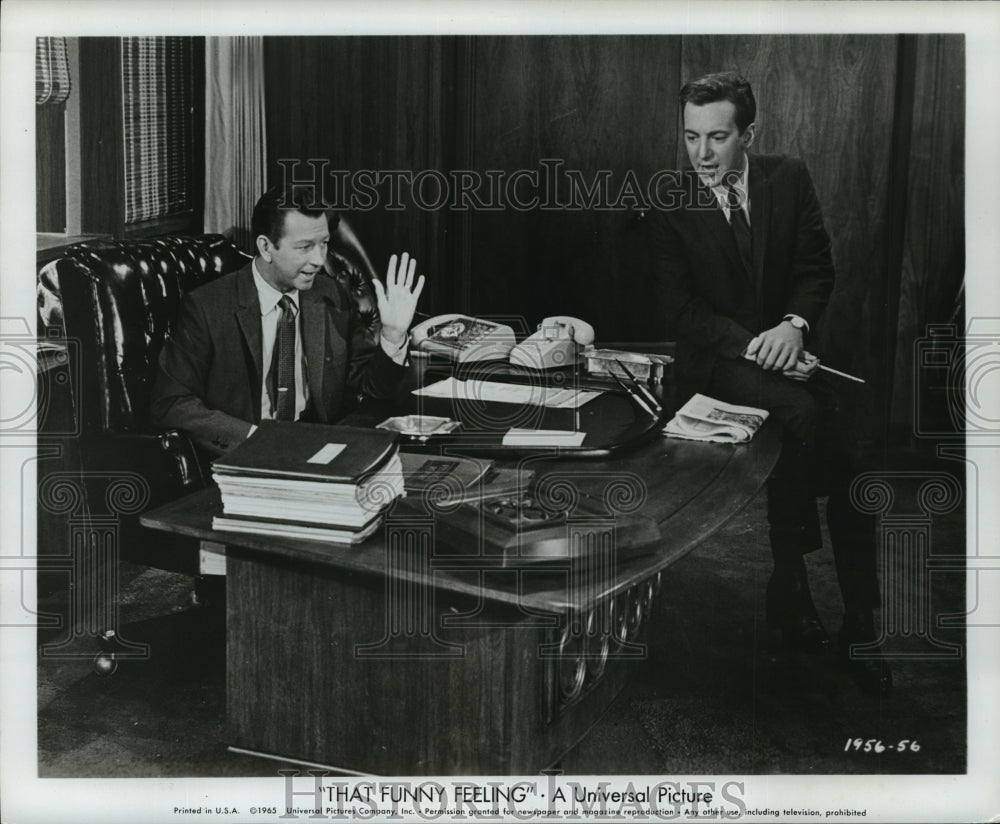 1965 Press Photo That Funny Feeling stars Donald O&#39;Connor, Bobby Darin - Historic Images