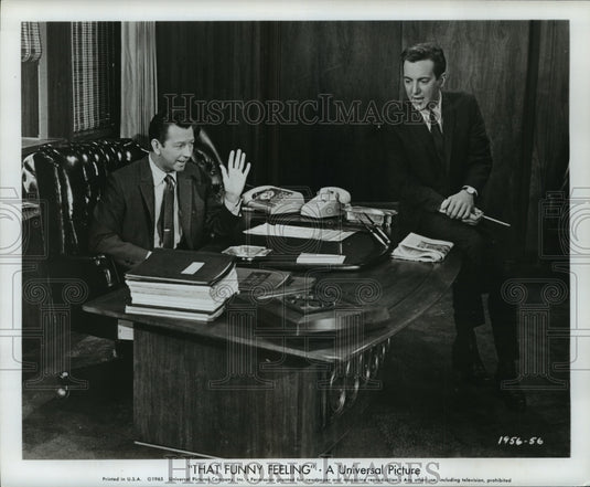 1965 Press Photo That Funny Feeling stars Donald O'Connor, Bobby Darin - Historic Images