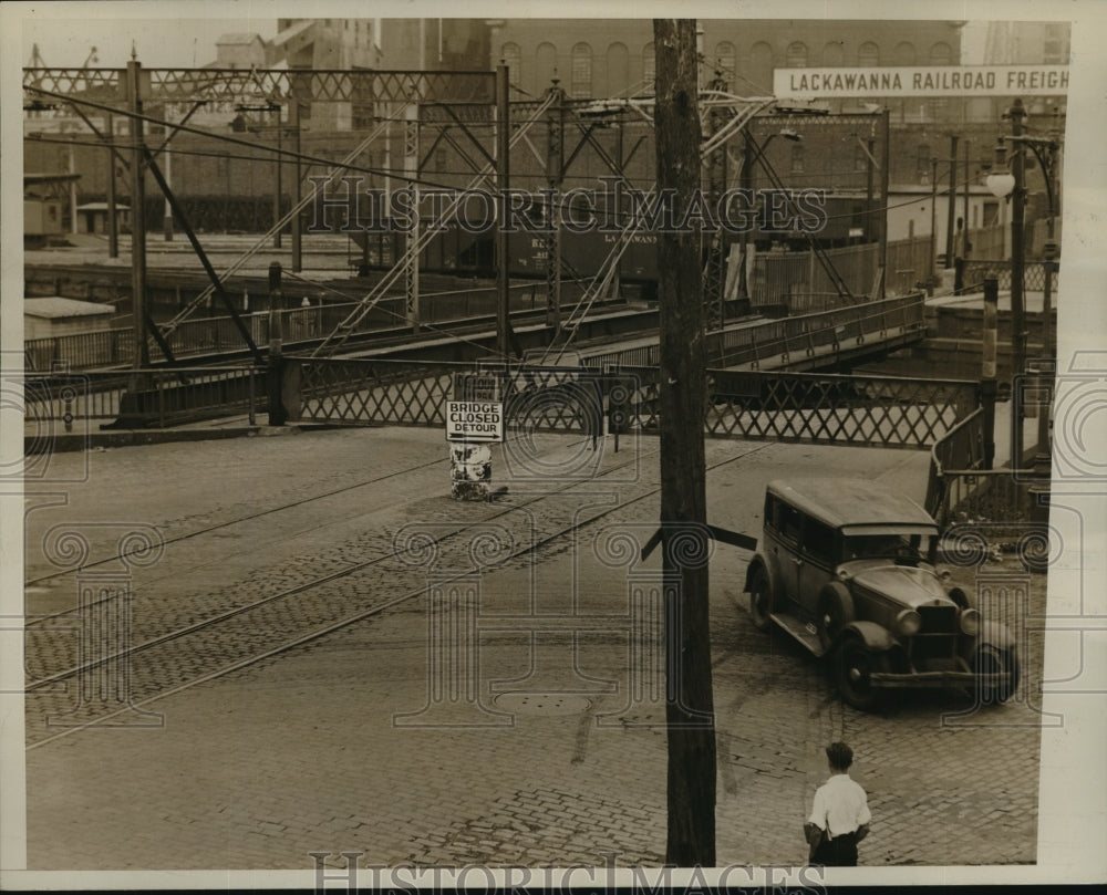 1934 Press Photo Washington Street Newton Creek Bridge, Closed for Repairs - Historic Images