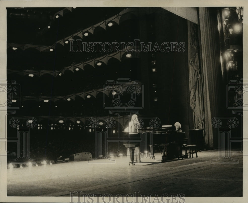1973 Metropolitan Opera National Contest  - Historic Images