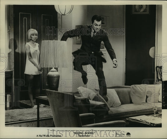 1966 Press Photo Tony Curtis in "Boeing-Boeing" Movie - Historic Images