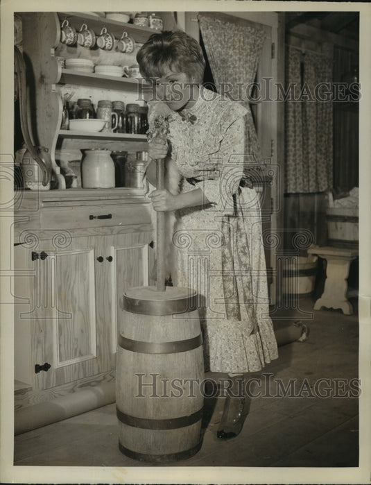 1964 Press Photo Debbie Reynolds in Movie Scene "The Unsinkable Mollie Brown" - Historic Images