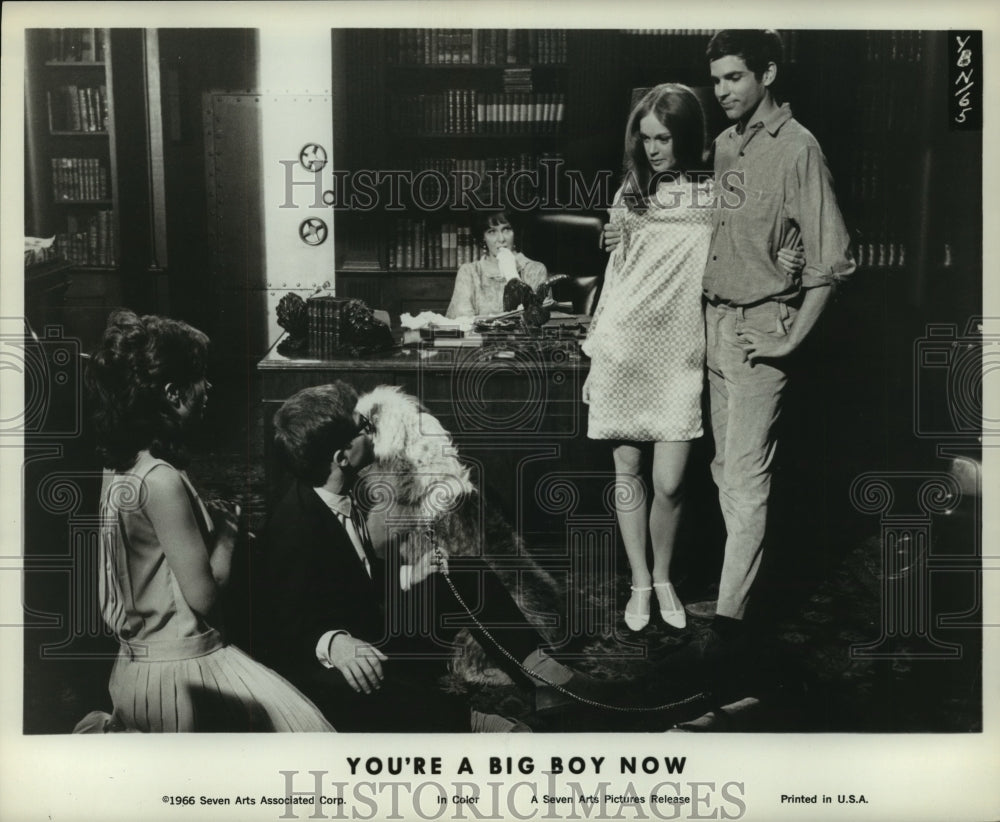 1966 Press Photo You&#39;re A Big Boy Now stars Elizabeth Hartley, Rip Torn - Historic Images