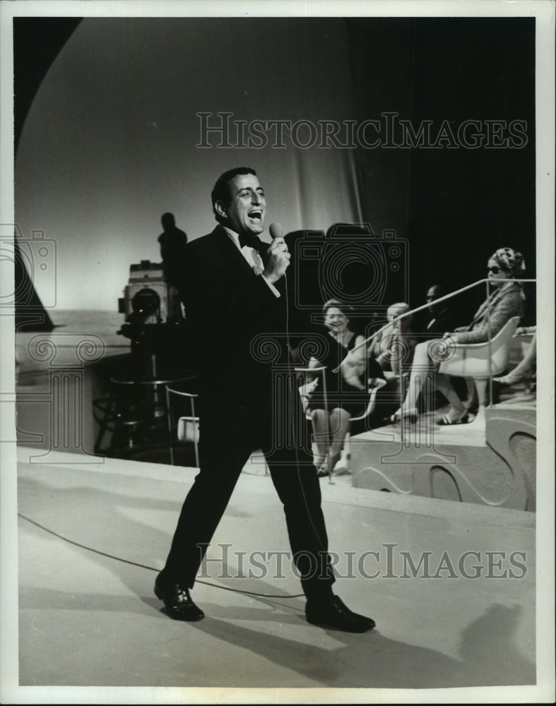 1956 Press Photo Singer Tony Bennett hosts The Tony Bennett Show - Historic Images