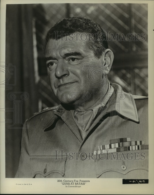 1964 Press Photo Guns at Batasi starring Jack Hawkins in 20th Century Fox film - Historic Images
