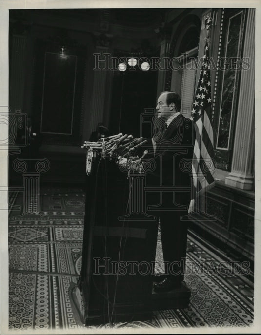 1968 Vice President Hubert Humphrey at Executive Offices in DC - Historic Images