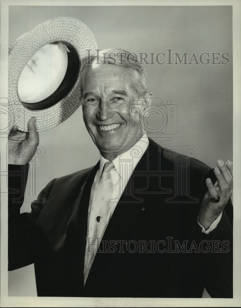 1964 Press Photo The Hollywood Palace guest host Maurice Chevalier - Historic Images