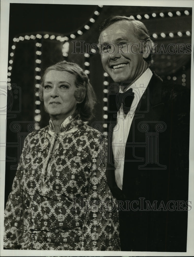 1972 Johnny Carson &amp; Bette Davis on NBC Sun City Scandals - Historic Images