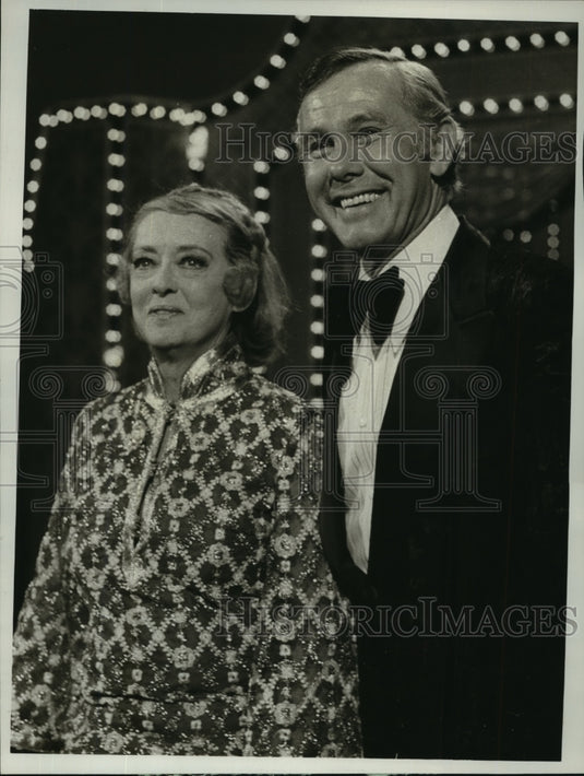 1972 Johnny Carson & Bette Davis on NBC Sun City Scandals - Historic Images