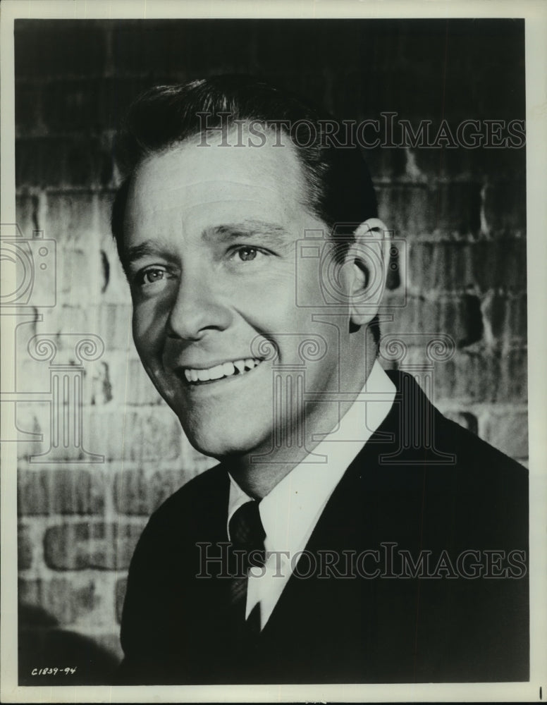 1966 Press Photo Made in Paris starring Richard Crenna - Historic Images