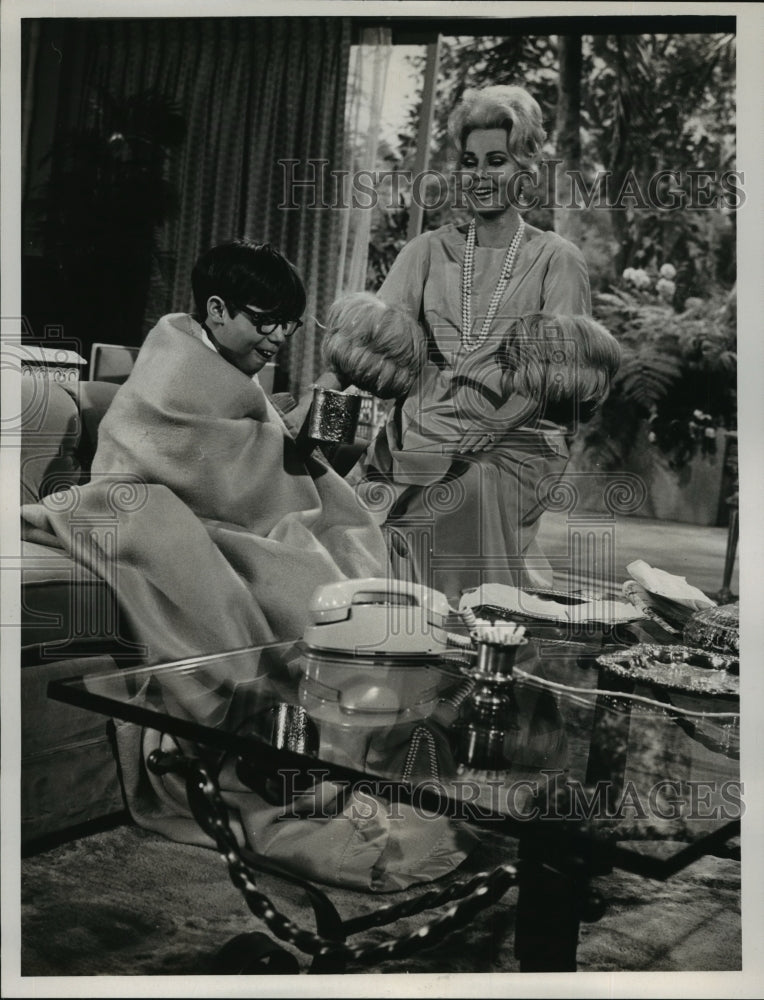 1960 Press Photo Zsa Zsa Gabor &amp; Barry Livingston on My Three Sons - Historic Images