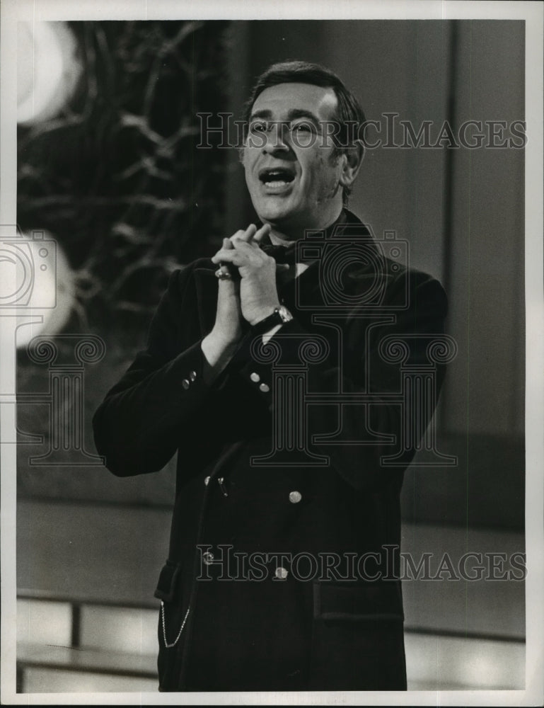 Shelley Berman Hosting &quot;Showtime&quot; CBS TV Variety Show  - Historic Images