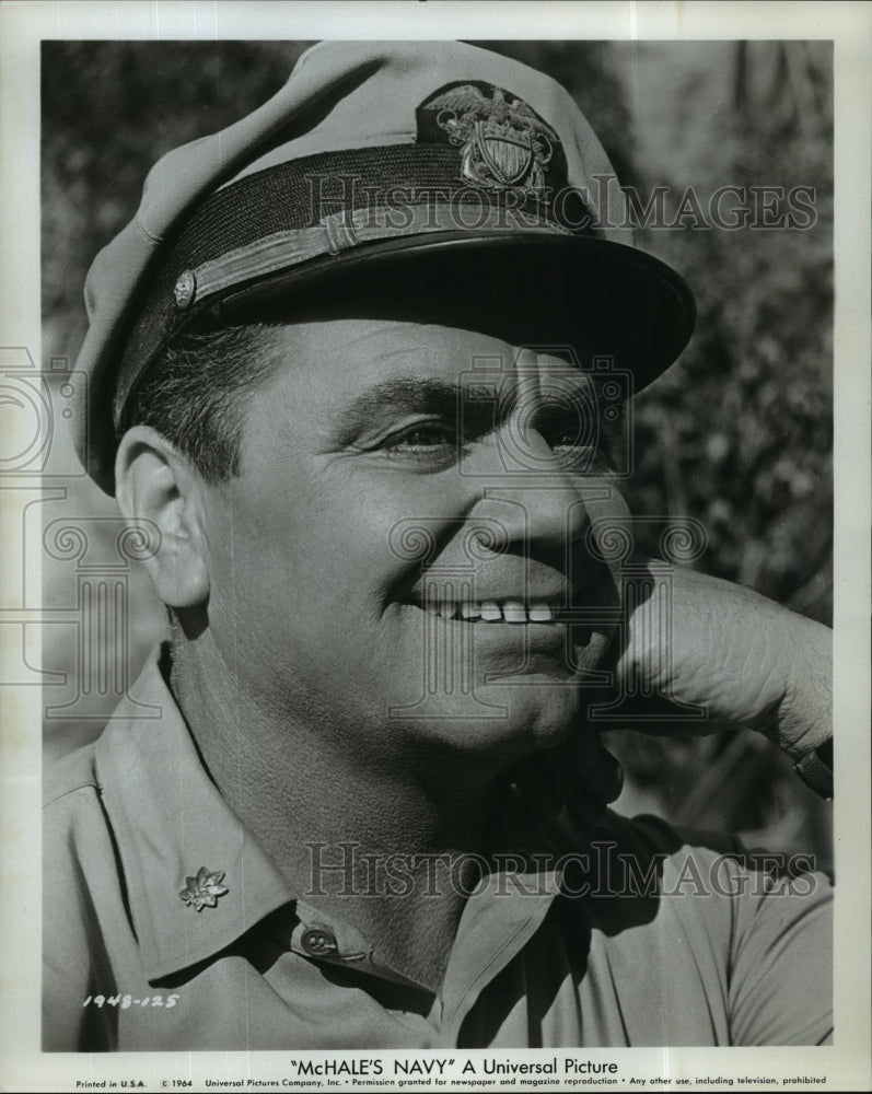 1964 Press Photo Actor Ernest Borgnine on &quot;McHale&#39;s Navy&quot; - Historic Images