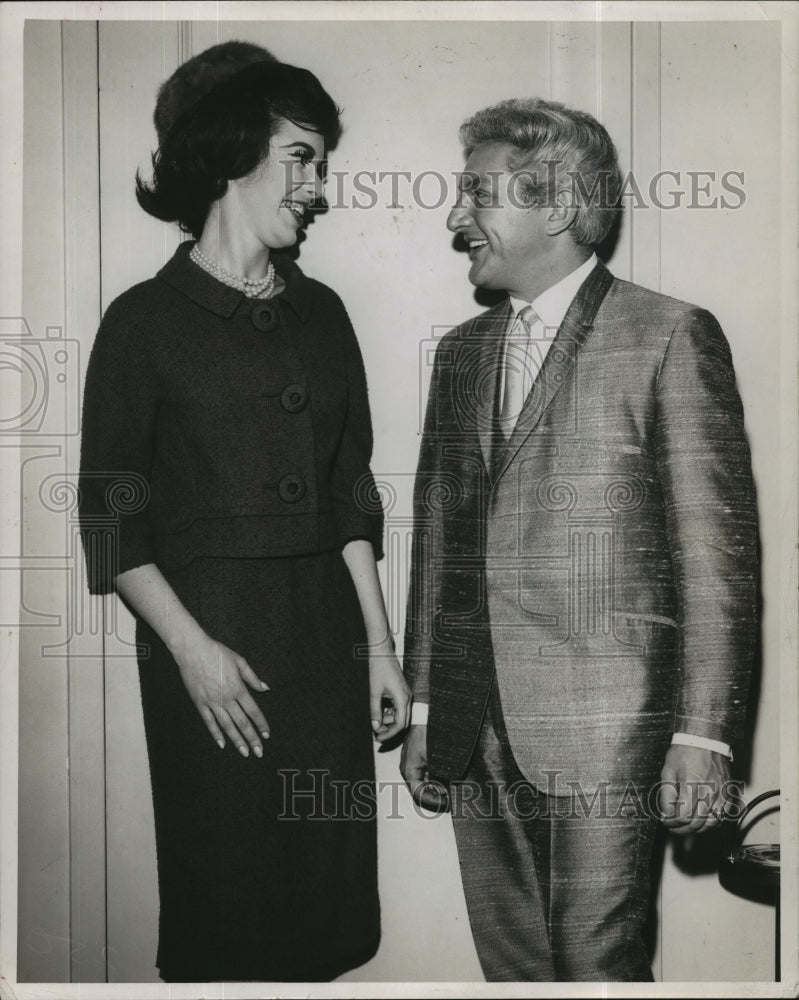 1962 Press Photo Liberace, Bonnie Scott After Matinee of &quot;How to Succeed&quot; - Historic Images