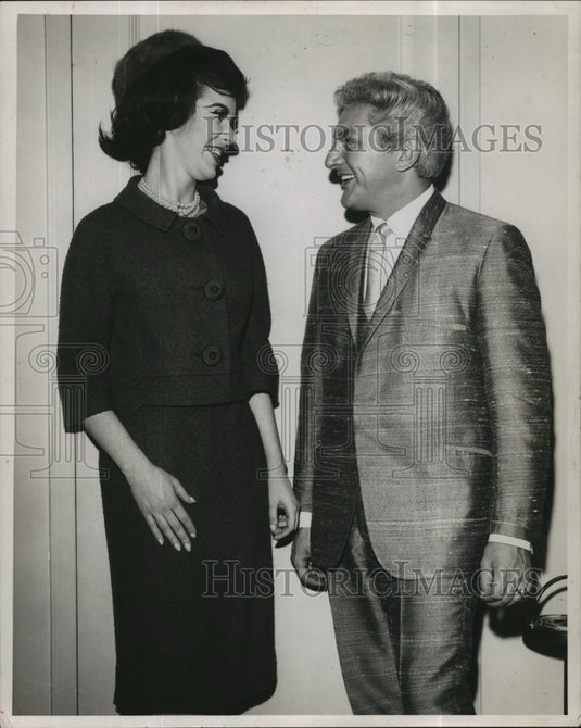 1962 Press Photo Liberace, Bonnie Scott After Matinee of "How to Succeed" - Historic Images