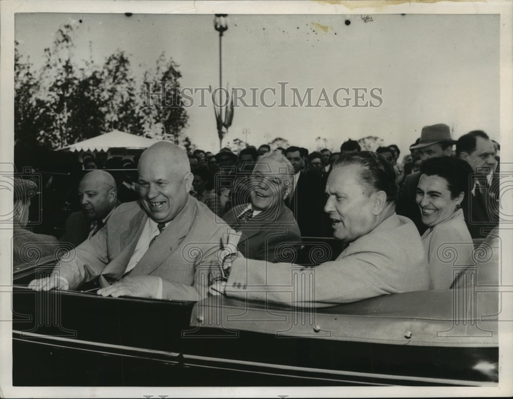 1956 Press Photo President Tito of Yugoslavia &amp; Wife, Nikita Khrushchev @ Moscow - Historic Images