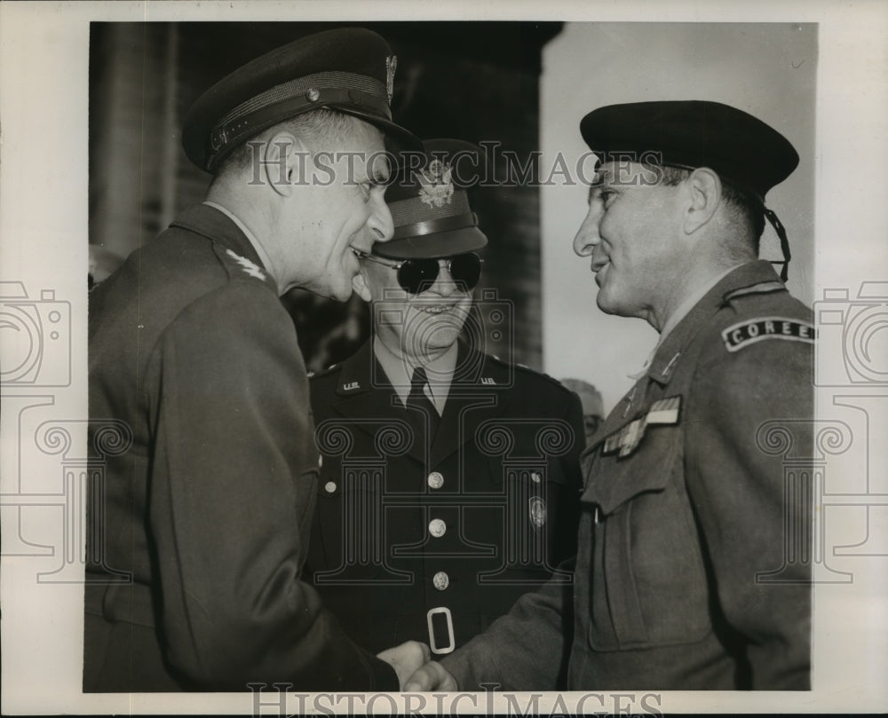 1952 Press Photo General Matthew Ridgway, French Sgt Pierre Zein in Paris - Historic Images