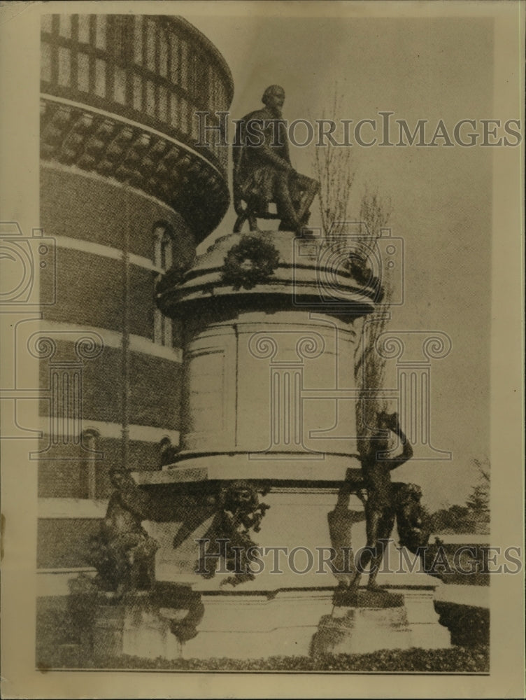 Shakespeare Memorial at Stratford - Historic Images