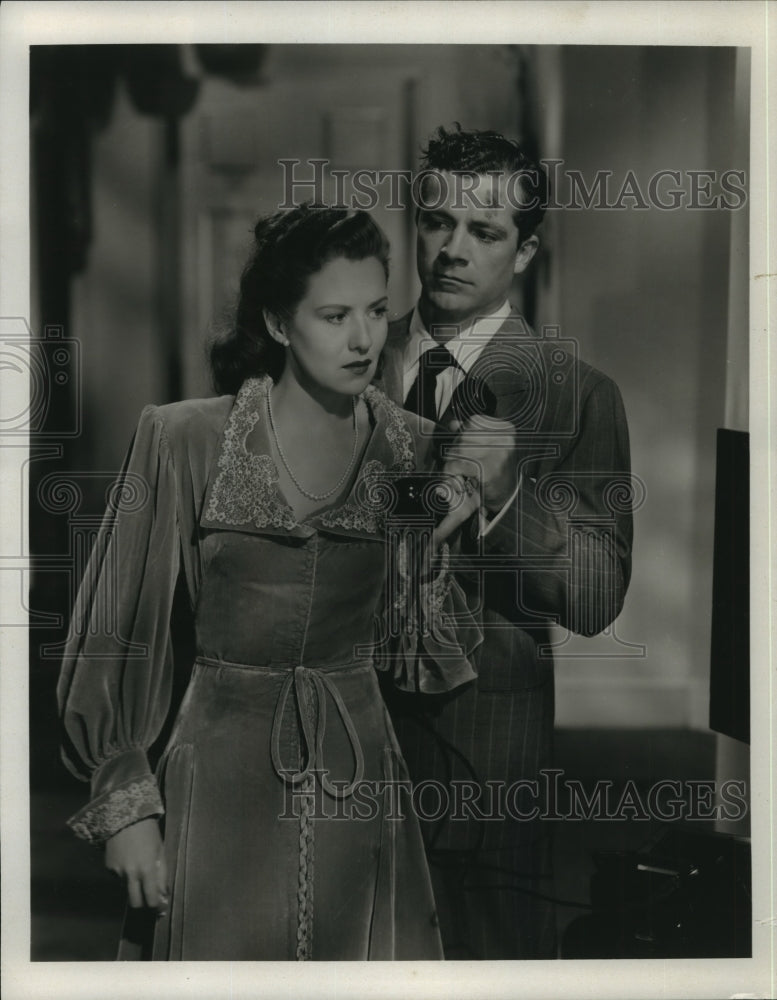 1947 Press Photo Actress Ruth Warrick, Dana Andrews in &quot;Daisy Kenyon&quot; - Historic Images