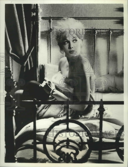1967 Press Photo Of Human Bondage starring Kim Novak - Historic Images