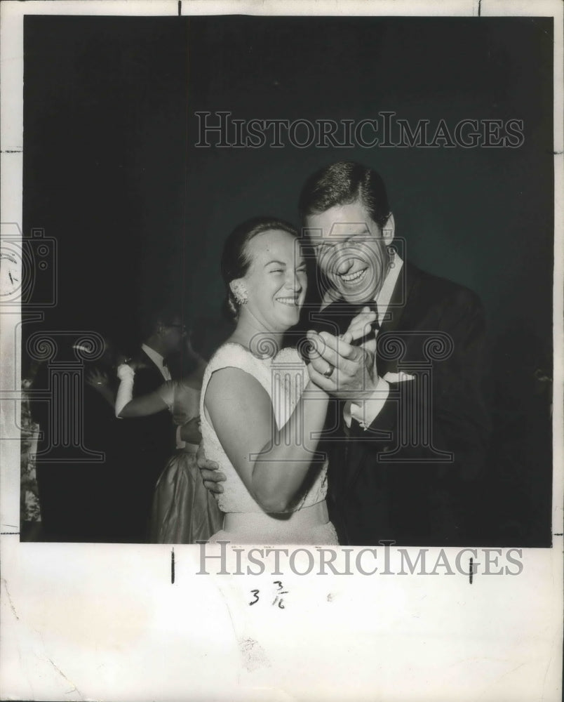 1962 Press Photo Actor Dick Van Dyke &amp; wife Marjorie at a Hollywood daance - Historic Images