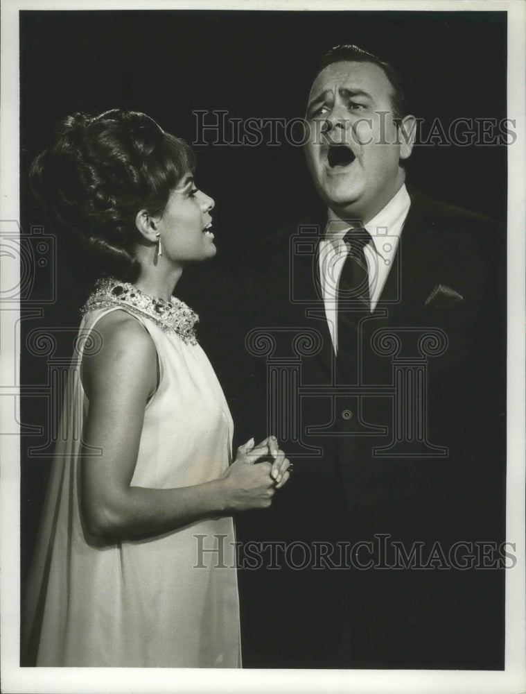 1966 Press Photo Jonathan Winters Show with guest singer Barbara McNair - Historic Images