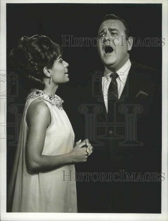 1966 Press Photo Jonathan Winters Show with guest singer Barbara McNair - Historic Images