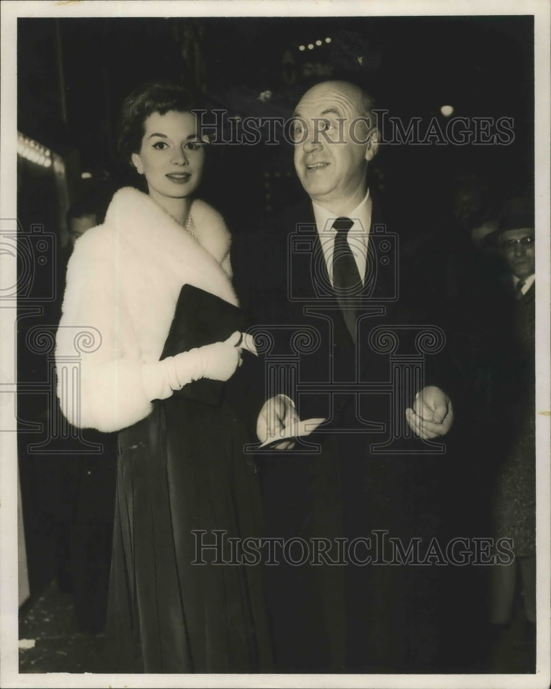 1958 Press Photo Hope Bryce &amp; producer director Otto Preminger at a gala - Historic Images