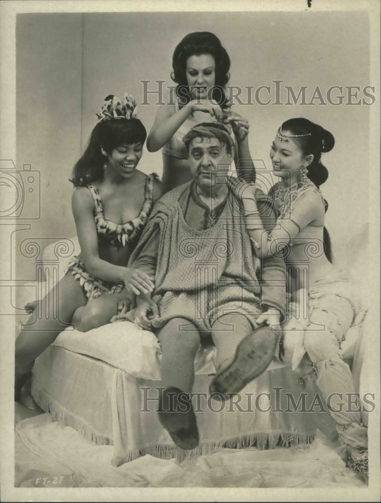 1966 Press Photo A Funny Thing Happened on way the to the Forum with Zero Mostel - Historic Images