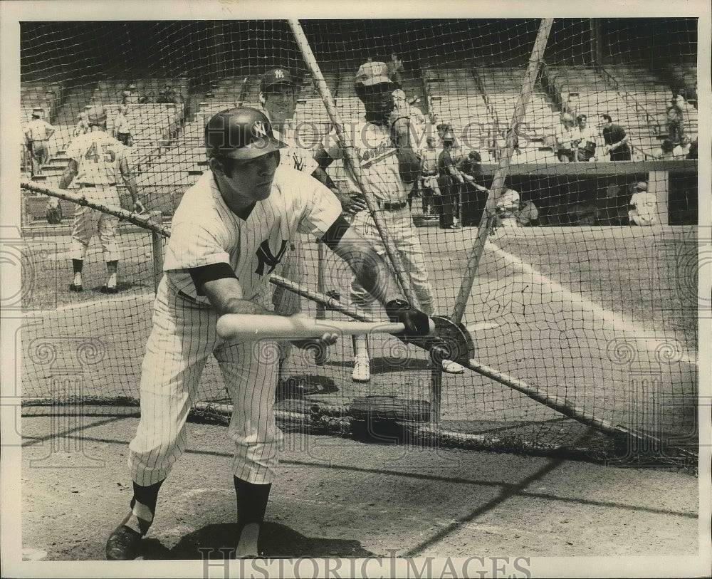 1971 Press Photo NY Yankee Ron Swoboda in a batting cage at practice - Historic Images