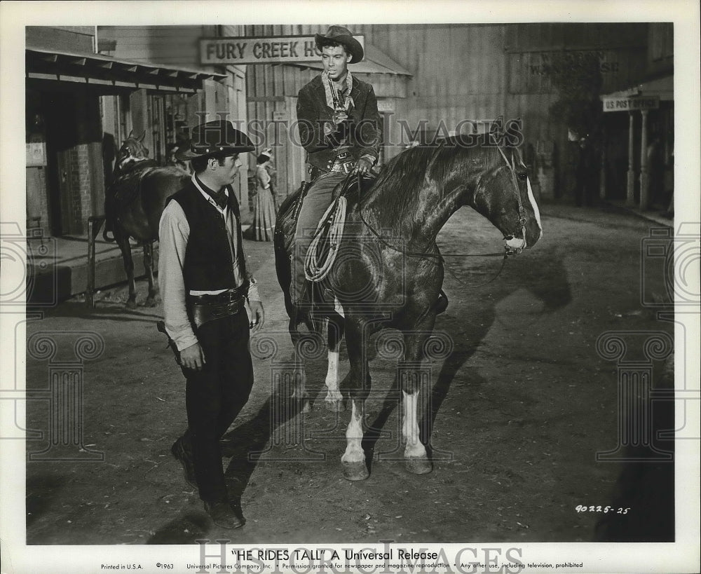 1963 Press Photo Carl Reindall and Tony Young in the film &quot;He Rides Tall&quot; - Historic Images