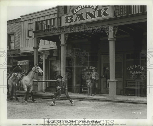 1964 Press Photo bank robbery scene from "Bullet For A Badman" - Historic Images