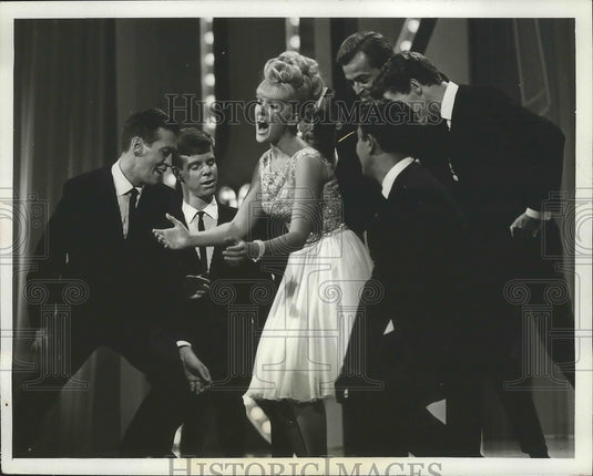 Singer Comedienne Connie Stevens Stars in ABC "Wendy and Me" - Historic Images