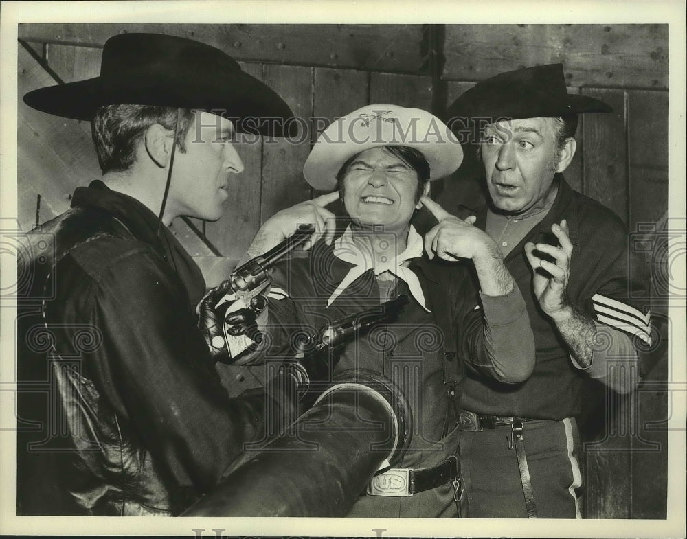 1966 Press Photo Ken Berry Stars in &quot;Wilton the Kid&quot; on ABC-TV&#39;s &quot;F Troop&quot; - Historic Images