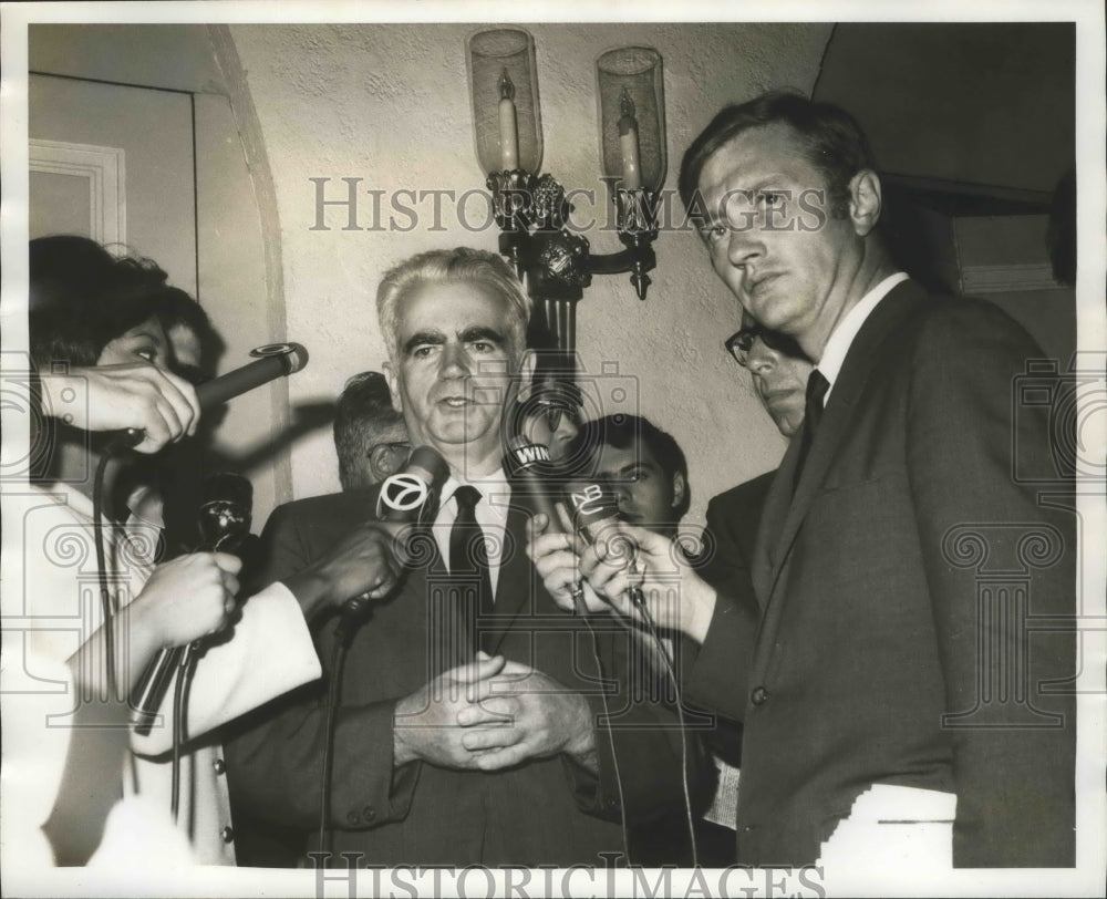 1968 Press Photo Sen Eugene McCarthy Attended Breakfast Paul O&#39;Dwyer Spoke - Historic Images