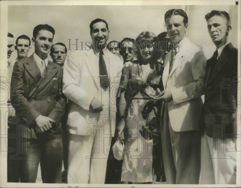 1936 Press Photo Dick Powell &amp; His Bride Joan Blondell Being Welcomed to Havana - Historic Images