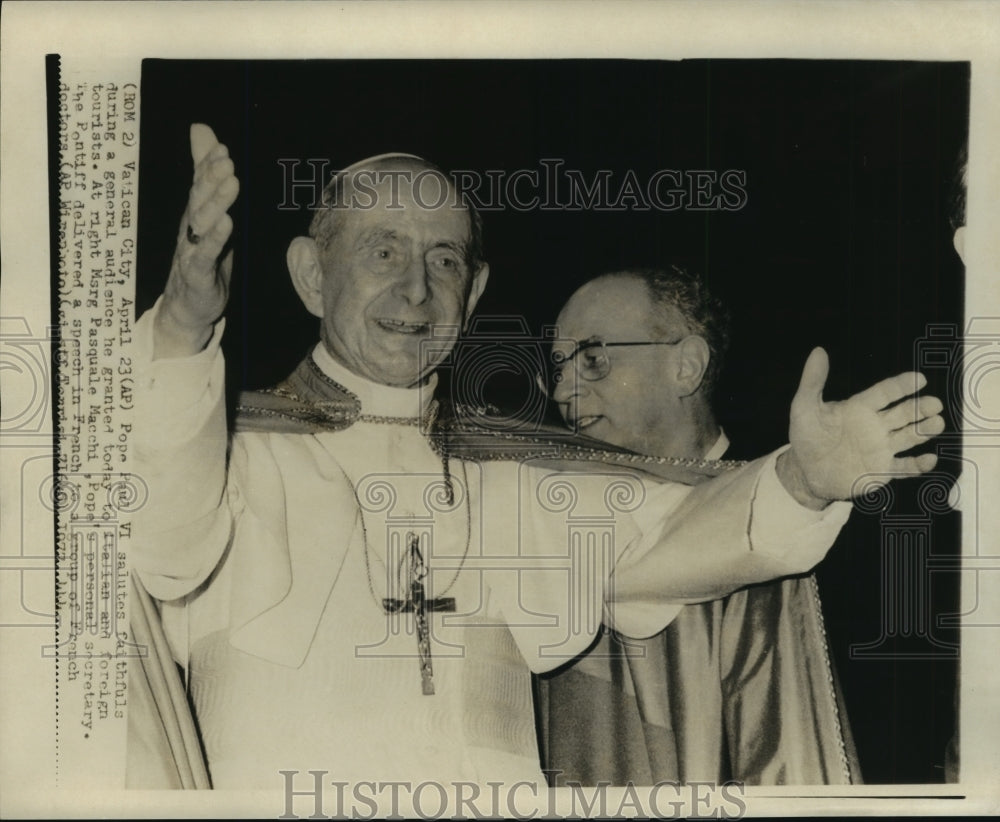 Press Photo Pope Paul VI Salutes Faithfuls During a General Audience Today - Historic Images