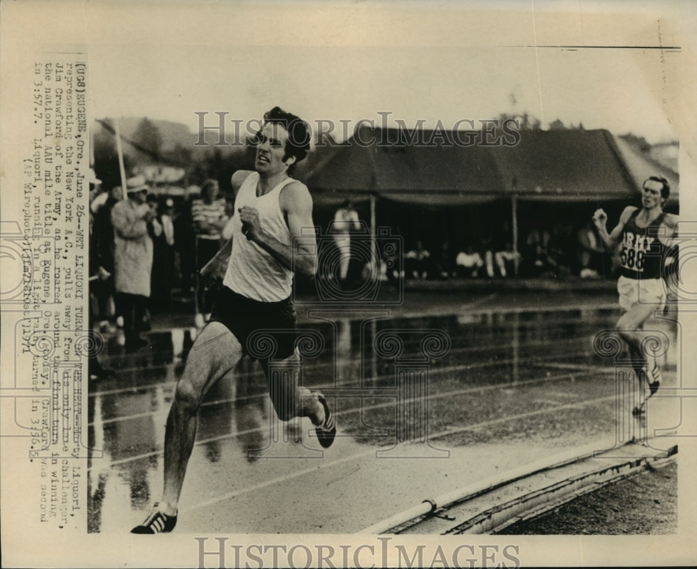 1971 Press Photo Marty Liquori Pulls Away from His Only Line Challenger Crawford - Historic Images