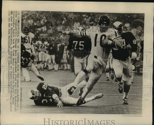 1972 Press Photo Bobby Douglas Steps Over Bill Bradley Back to First Touchdown - Historic Images