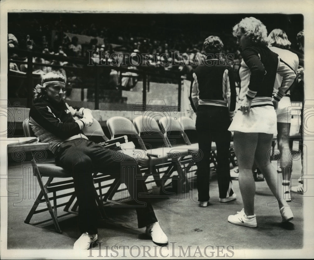 1977 Press Photo Borg Marianna Simeonescu Glances at Her Fiance Champ Bjor Borg - Historic Images