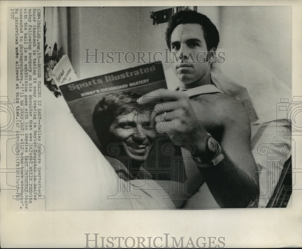 1972 Press Photo Roger Staubach Reads in Hospital Following Shoulder Surgery - Historic Images