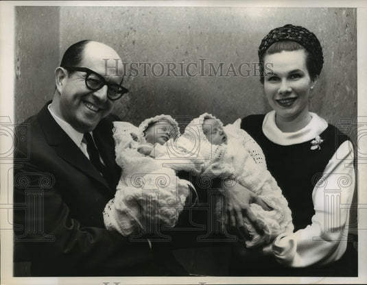 1961 Press Photo Phil Silvers & Wife Pose with Their Twin Daughters Leaving Hosp - Historic Images