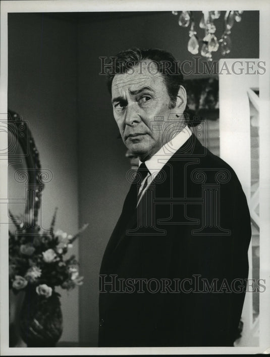 Barry Sullivan Stars in ABC's "The House on Green Apple Road" - Historic Images