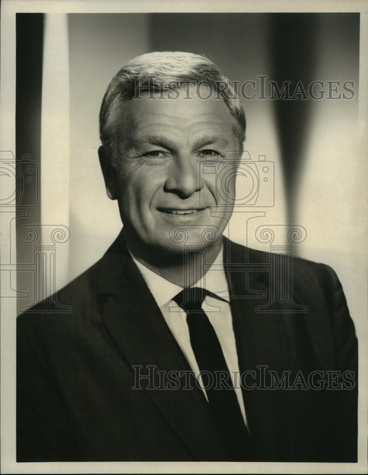 Press Photo Eddie Albert Stars on "The Carol Burnett Show" in Color on CBS - Historic Images