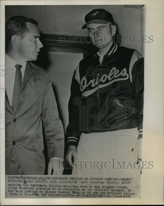 1961 Press Photo Paul Richards Talks Briefly with AP Reporter Charles Maher - Historic Images