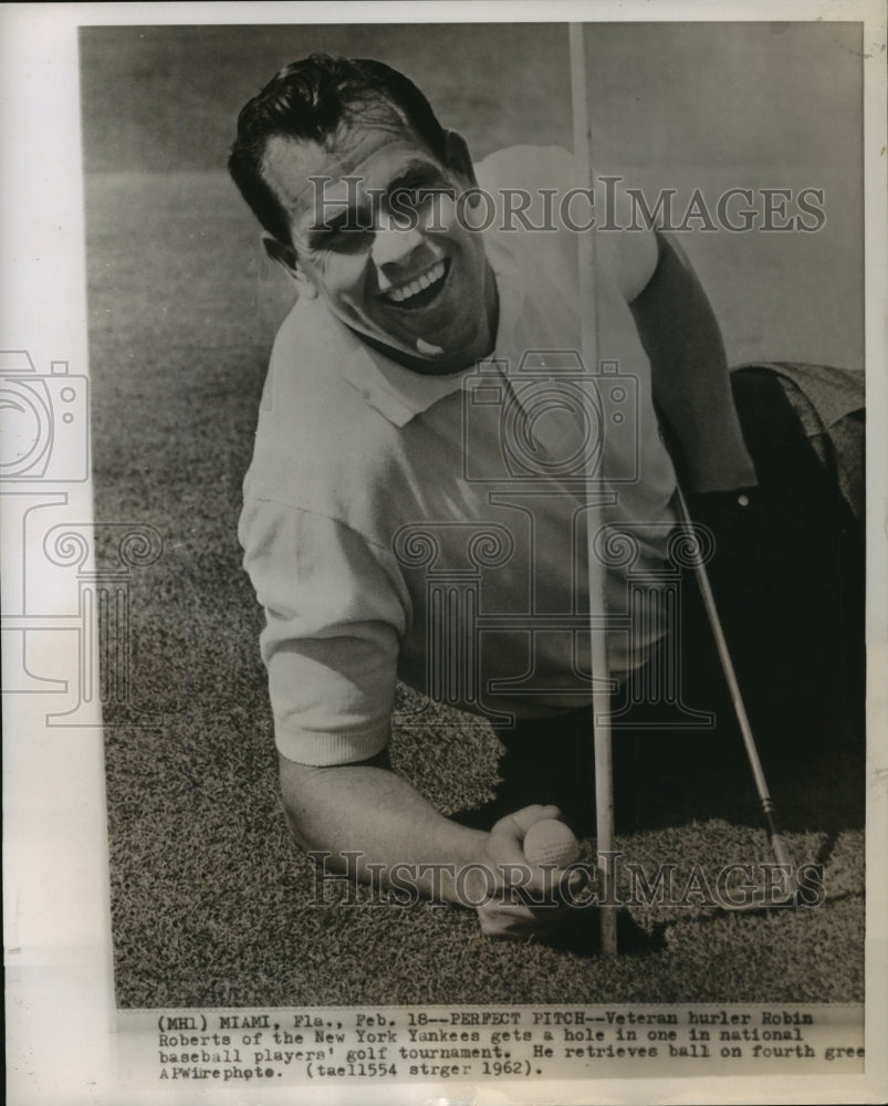 1962 Vet Hurler Robin Roberts of Yankees Gets Hole In One in Tourney - Historic Images